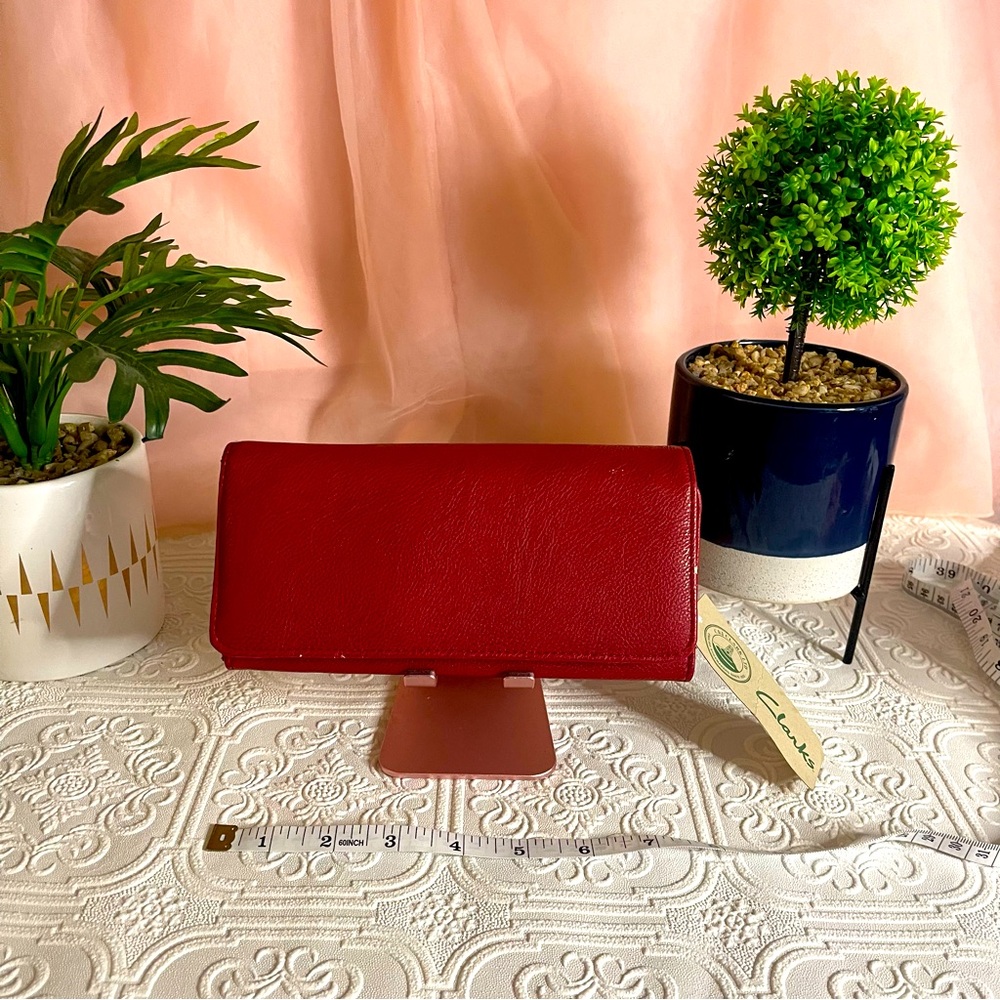 Clark’s leather wallet